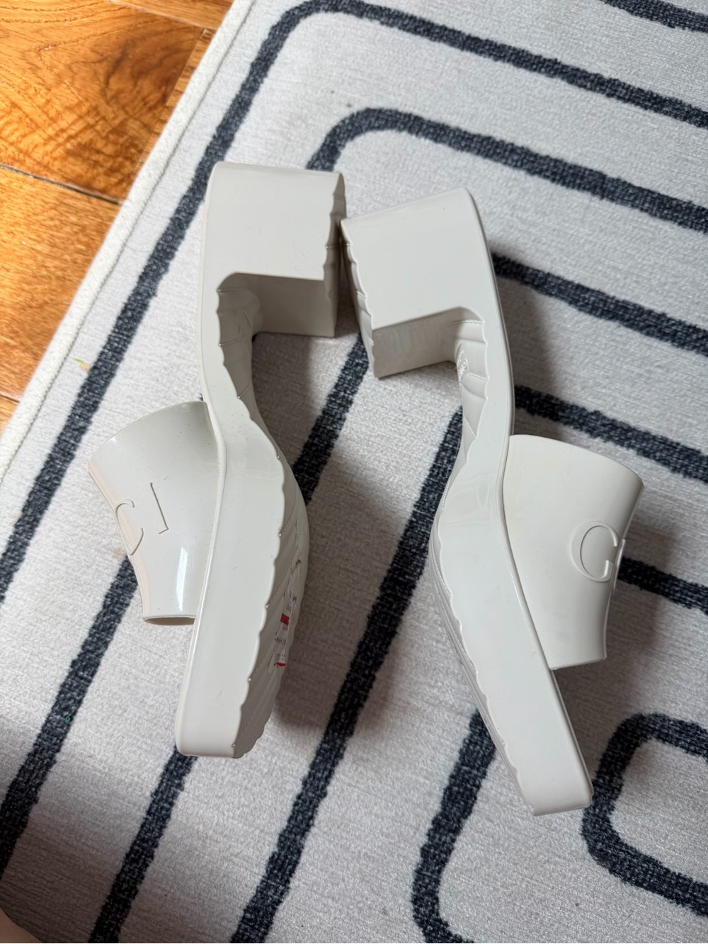 Gucci Cream Embossed Logo platform slide - Picture 3 of 3